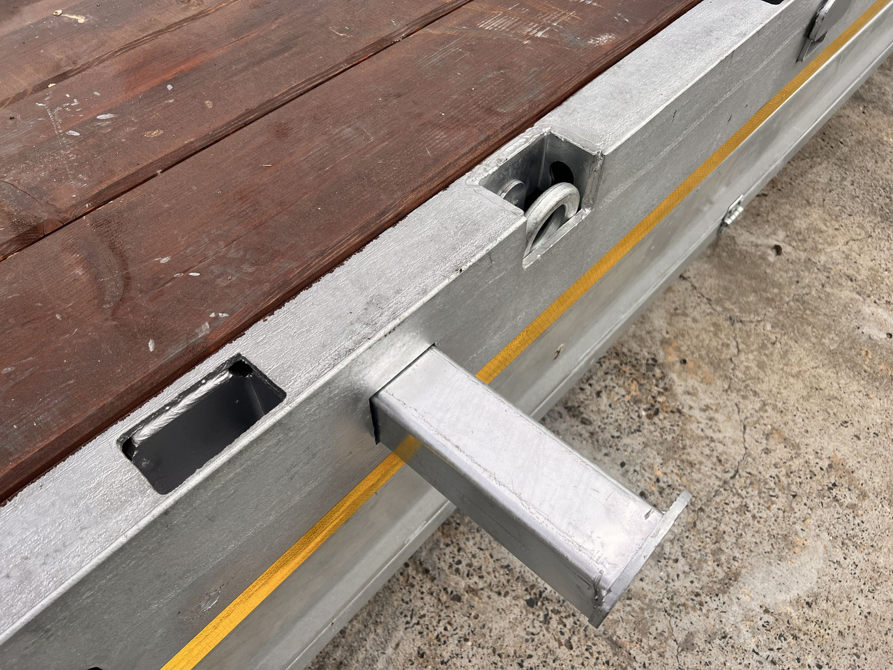 Möslein ST 3 3 Achs Satteltieflader neu - عربة مسطحة منخفضة نصف مقطورة: صور 3 Möslein ST 3 3 Achs Satteltieflader neu - عربة مسطحة منخفضة نصف مقطورة: صور 3