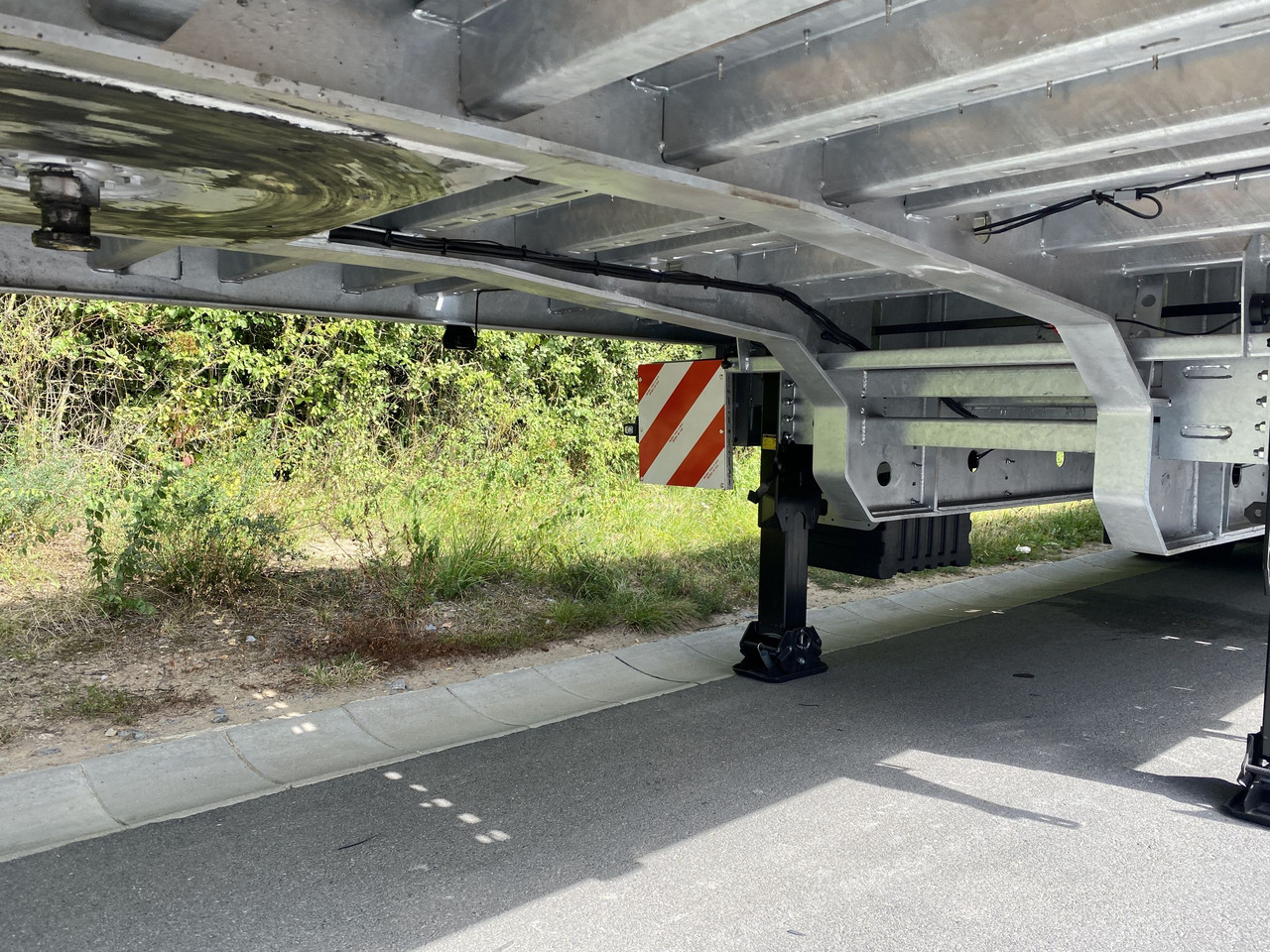 Möslein ST 3-Plato 9,4 3 Achs Satteltieflader Plato 45 t GGfür Fertigteile, Baumaschinen oder Container - نصف مقطورة مسطحة: صور 5 Möslein ST 3-Plato 9,4 3 Achs Satteltieflader Plato 45 t GGfür Fertigteile, Baumaschinen oder Container - نصف مقطورة مسطحة: صور 5