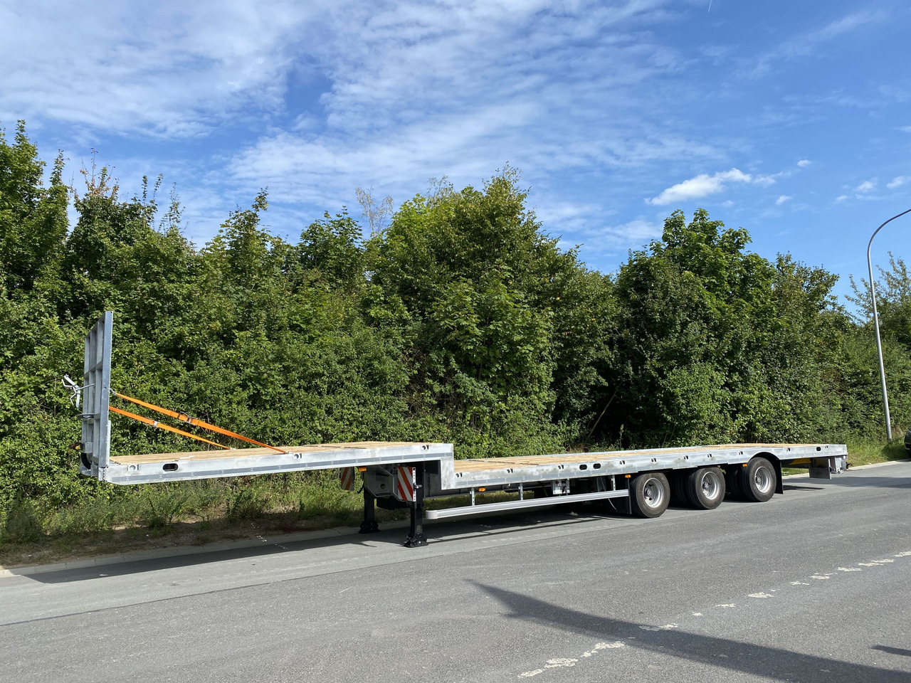 Möslein ST 3-Plato 9,4 3 Achs Satteltieflader Plato 45 t GGfür Fertigteile, Baumaschinen oder Container - نصف مقطورة مسطحة: صور 1 Möslein ST 3-Plato 9,4 3 Achs Satteltieflader Plato 45 t GGfür Fertigteile, Baumaschinen oder Container - نصف مقطورة مسطحة: صور 1