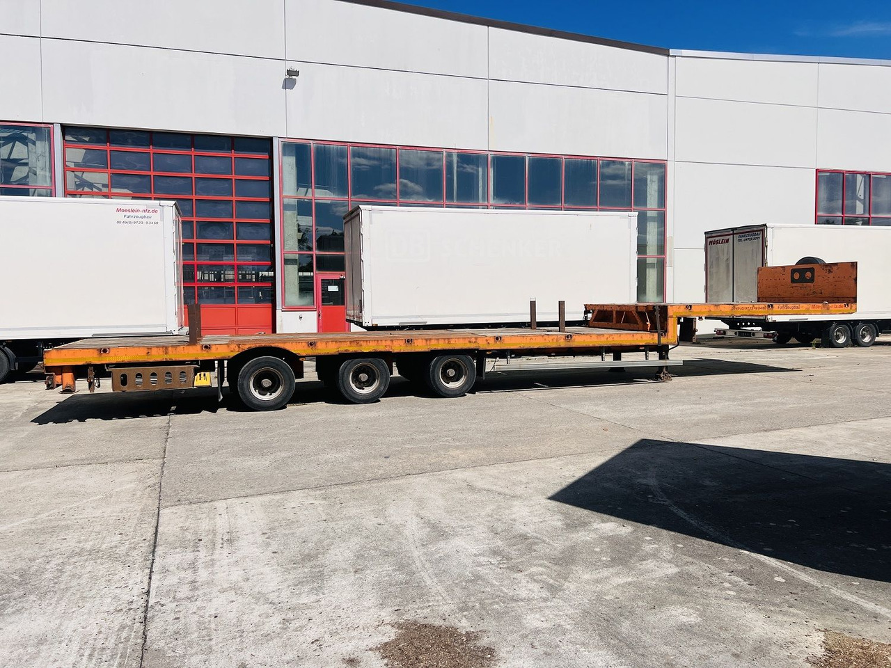 Möslein STO 3 Schwebheim 3 Achs Satteltieflader Plato 45 t GGfür Fertigteile, Baumaschinen oder Container - عربة مسطحة منخفضة نصف مقطورة: صور 1 Möslein STO 3 Schwebheim 3 Achs Satteltieflader Plato 45 t GGfür Fertigteile, Baumaschinen oder Container - عربة مسطحة منخفضة نصف مقطورة: صور 1