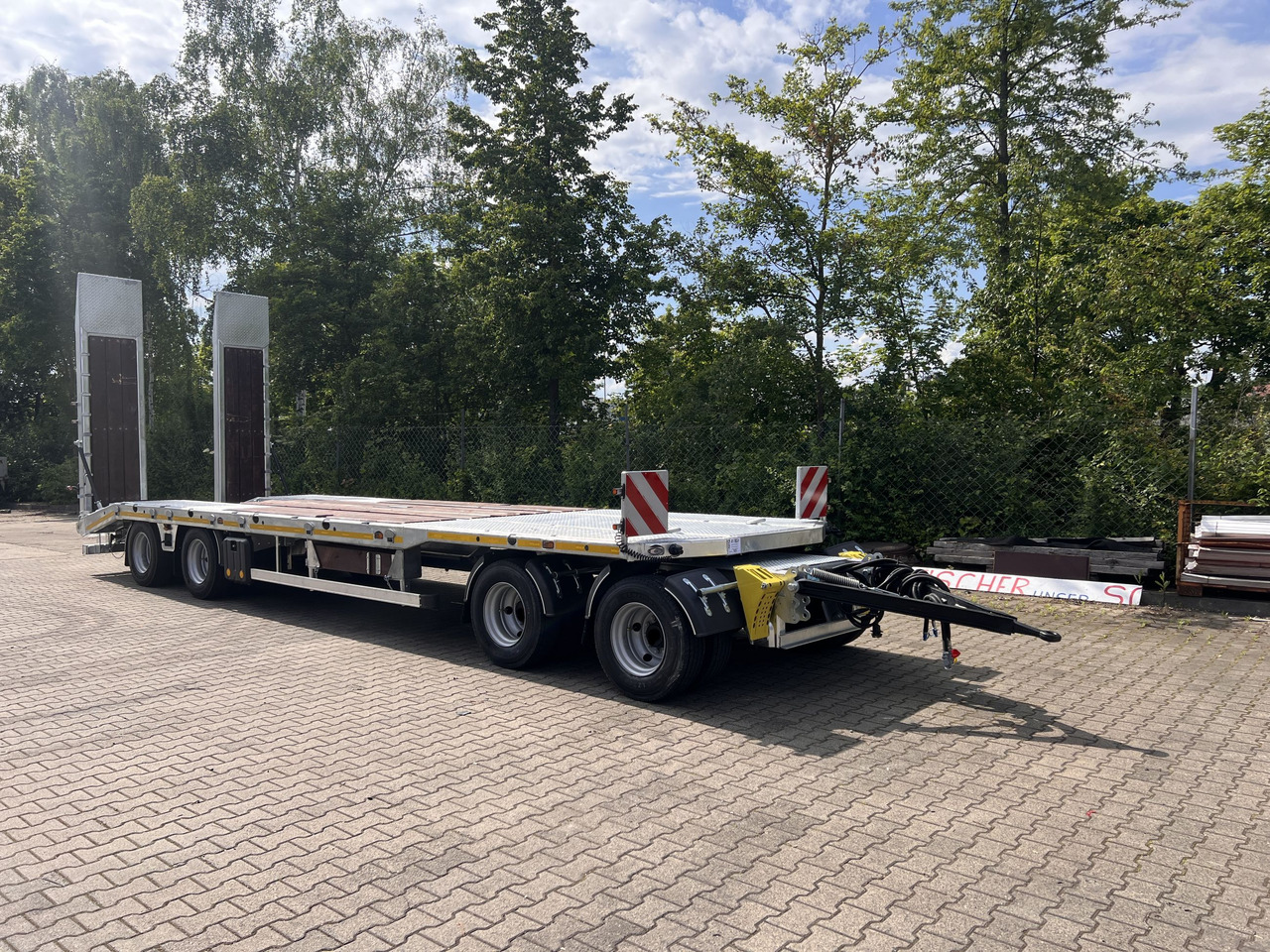 Möslein T4 VB H1 gerade neuer 4 Achs Tieflader gerade hydraulischen Rampen - عربة مسطحة منخفضة مقطورة: صور 4 Möslein T4 VB H1 gerade neuer 4 Achs Tieflader gerade hydraulischen Rampen - عربة مسطحة منخفضة مقطورة: صور 4