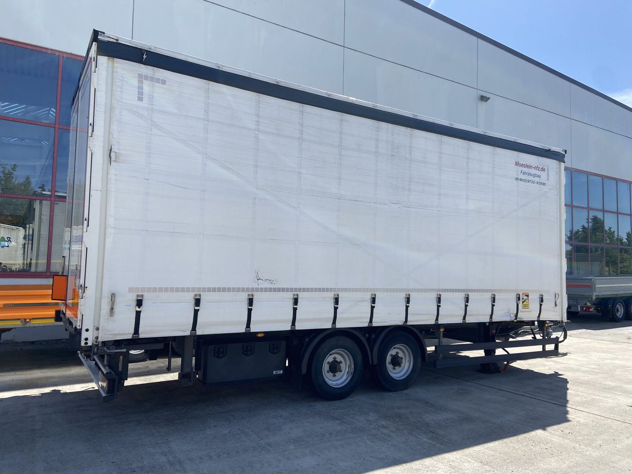 Möslein TPW 105 D Schwebheim Tandem- Planenanhänger Durchladbar - مقطورة ستارة: صور 3 Möslein TPW 105 D Schwebheim Tandem- Planenanhänger Durchladbar - مقطورة ستارة: صور 3