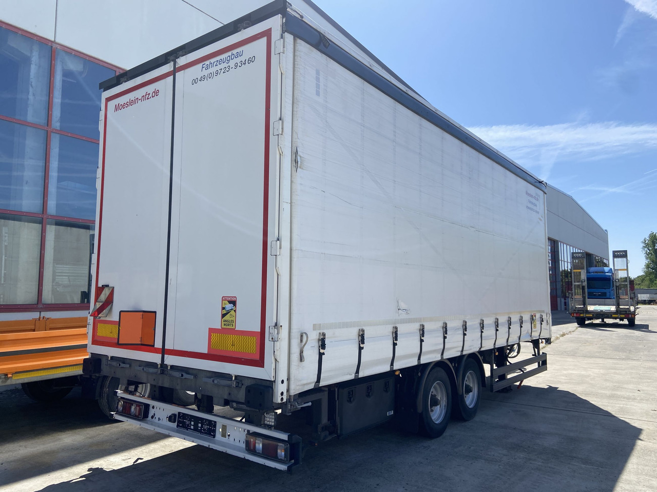Möslein TPW 105 D Schwebheim Tandem- Planenanhänger Durchladbar - مقطورة ستارة: صور 4 Möslein TPW 105 D Schwebheim Tandem- Planenanhänger Durchladbar - مقطورة ستارة: صور 4