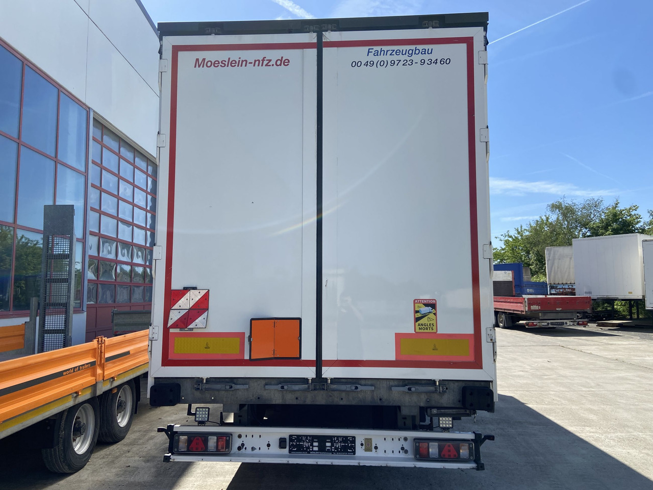 Möslein TPW 105 D Schwebheim Tandem- Planenanhänger Durchladbar - مقطورة ستارة: صور 5 Möslein TPW 105 D Schwebheim Tandem- Planenanhänger Durchladbar - مقطورة ستارة: صور 5
