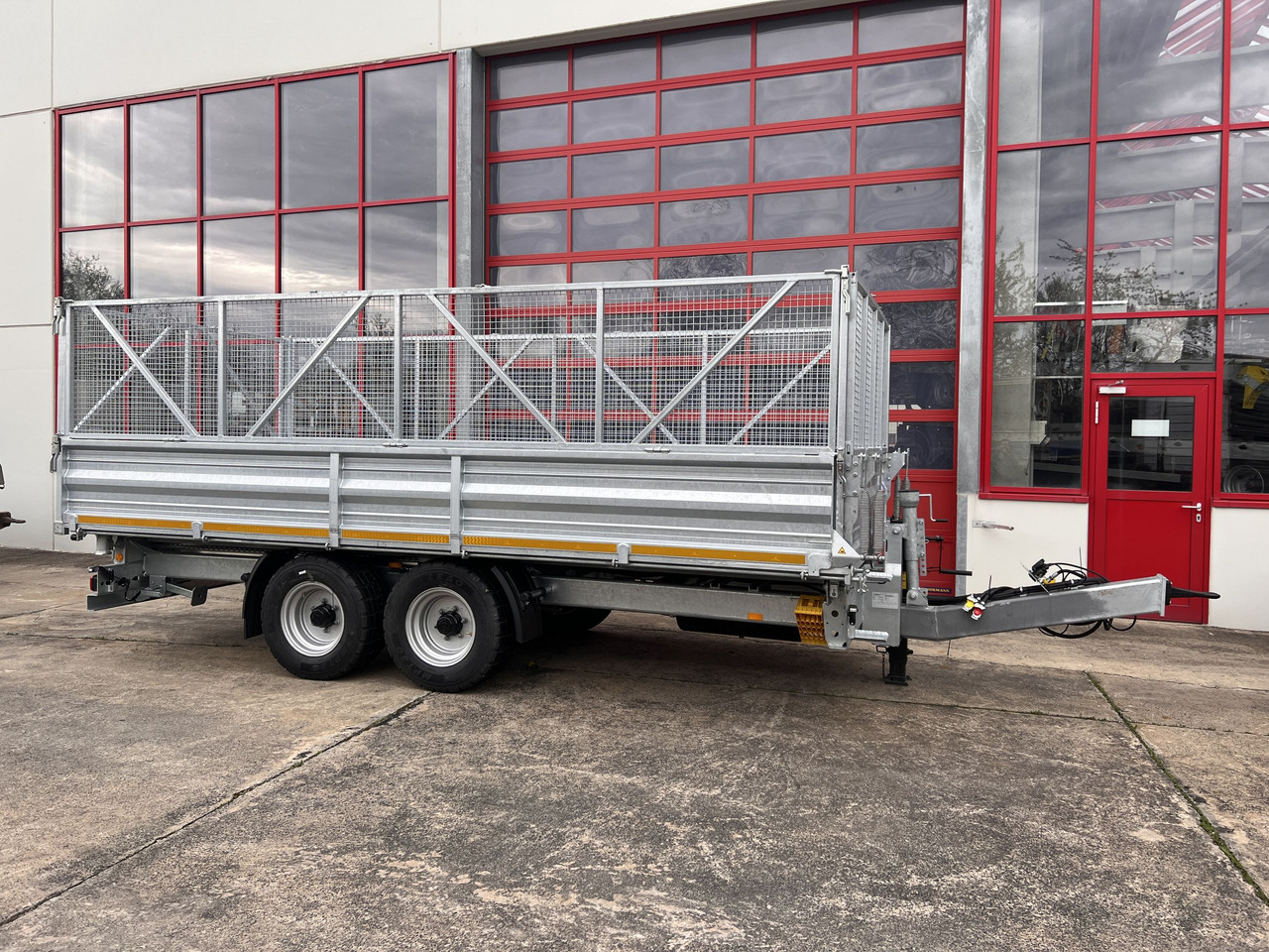 Möslein TTD 11 Breite Reifen 5,70 lang Kipper Tieflader, Breite Reifen, 5,70 m lang-- Neufahrzeug -- - قلابة مقطورة: صور 1 Möslein TTD 11 Breite Reifen 5,70 lang Kipper Tieflader, Breite Reifen, 5,70 m lang-- Neufahrzeug -- - قلابة مقطورة: صور 1