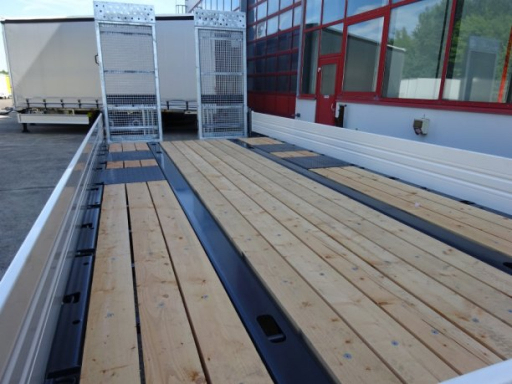 Möslein TTT 11-6,2 BR Weiß Tandemtieflader mit breiten RampenNeufahrzeug - عربة مسطحة منخفضة مقطورة: صور 4 Möslein TTT 11-6,2 BR Weiß Tandemtieflader mit breiten RampenNeufahrzeug - عربة مسطحة منخفضة مقطورة: صور 4