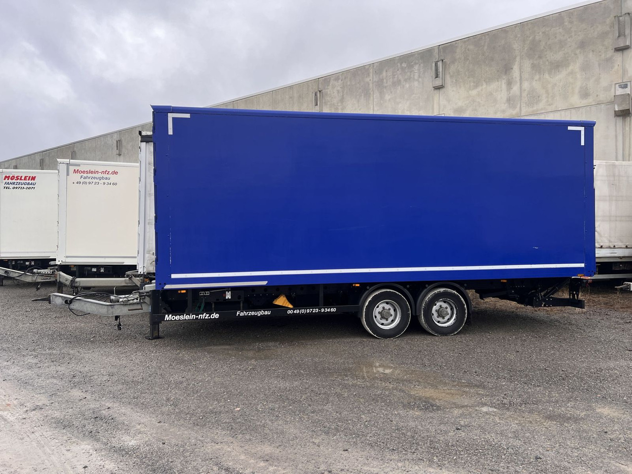 Möslein Tandem Koffer, Ladebordwand + Durchladbar, Weni - بصندوق مغلق مقطورة: صور 1 Möslein Tandem Koffer, Ladebordwand + Durchladbar, Weni - بصندوق مغلق مقطورة: صور 1