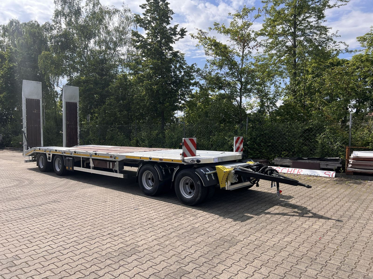 Möslein neuer 4 Achs Tieflader gerade hydraulischen Ram - عربة مسطحة منخفضة مقطورة: صور 2 Möslein neuer 4 Achs Tieflader gerade hydraulischen Ram - عربة مسطحة منخفضة مقطورة: صور 2