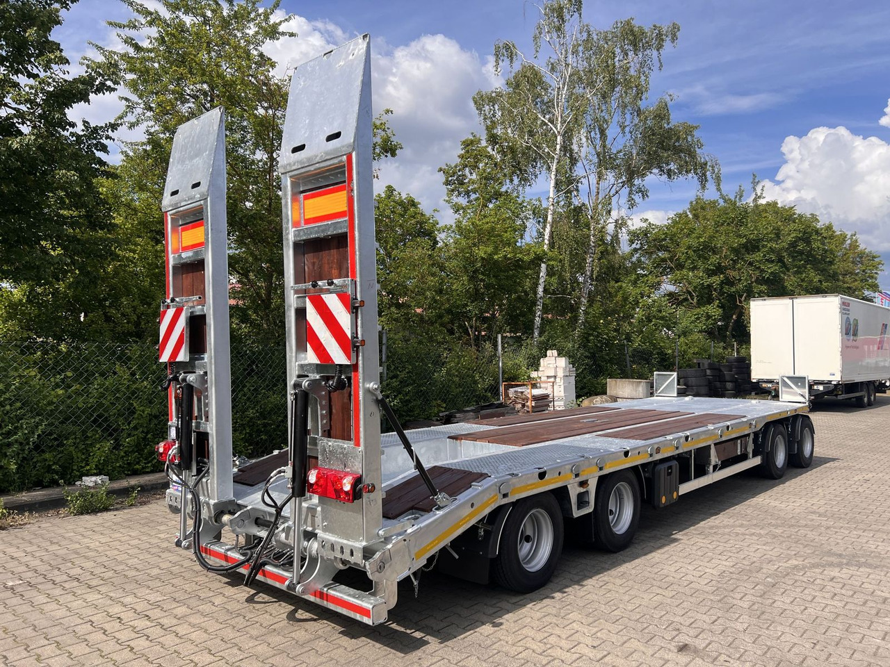 Möslein neuer 4 Achs Tieflader gerade hydraulischen Ram - عربة مسطحة منخفضة مقطورة: صور 3 Möslein neuer 4 Achs Tieflader gerade hydraulischen Ram - عربة مسطحة منخفضة مقطورة: صور 3