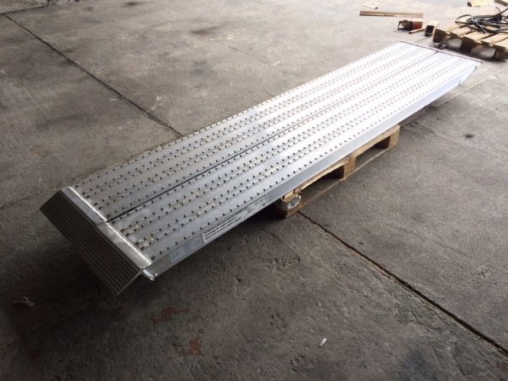 NEU Auffahrrampen, Alurampen,Verladerampen, 8 to Länge 3,25m - منحدر تحميل: صور 2 NEU Auffahrrampen, Alurampen,Verladerampen, 8 to Länge 3,25m - منحدر تحميل: صور 2