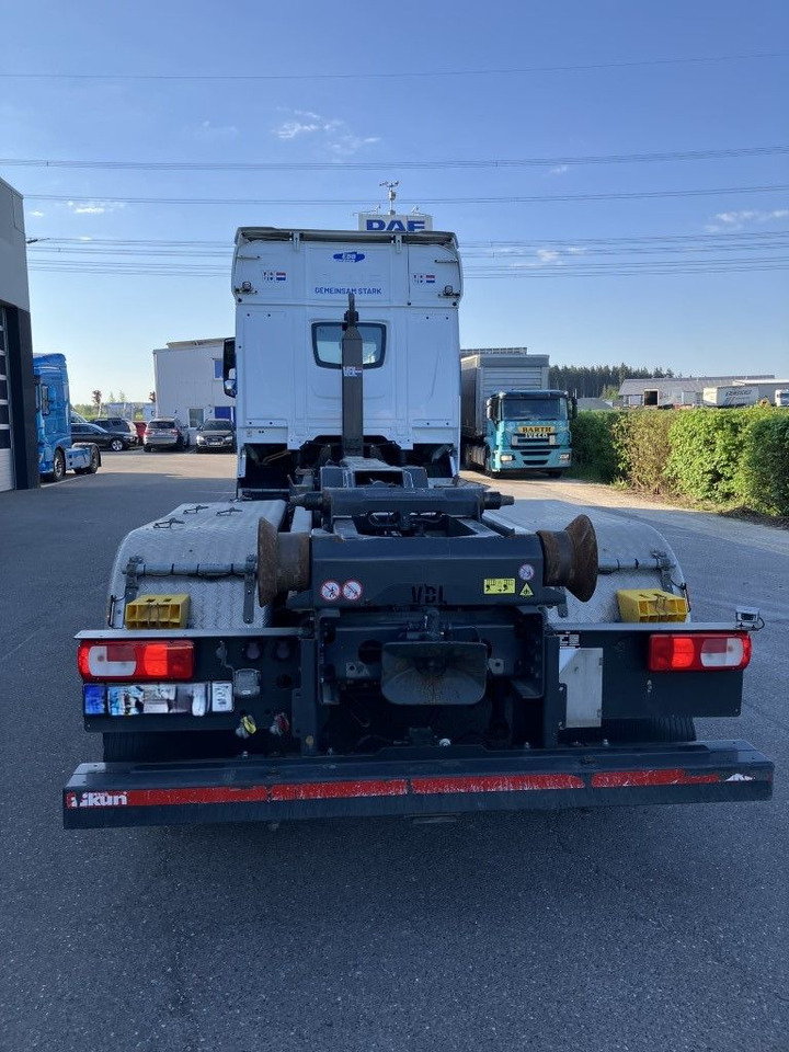 DAF FAN XF 480 mit VDL Abrollkipper DAF FAN XF 480 mit VDL Abrollkipper - شاحنة ذات الخطاف: صور 5 DAF FAN XF 480 mit VDL Abrollkipper DAF FAN XF 480 mit VDL Abrollkipper - شاحنة ذات الخطاف: صور 5
