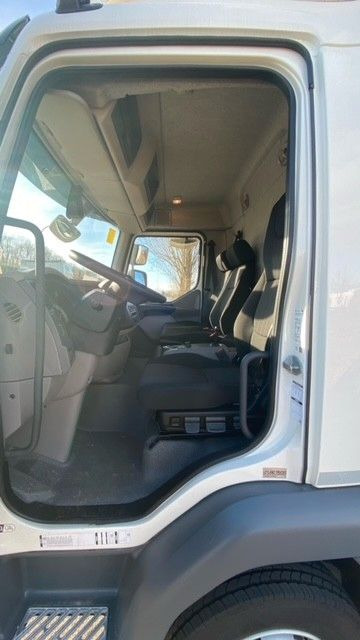 DAF LF 210 8t Pritsche-Plane LBW Tageszulassung DAF FA LF 210 08t Spier Pritsche-Plane - شاحنة ستارة: صور 5 DAF LF 210 8t Pritsche-Plane LBW Tageszulassung DAF FA LF 210 08t Spier Pritsche-Plane - شاحنة ستارة: صور 5