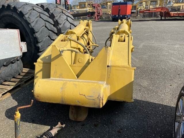 CAT D 8 R Ripper - حراث تحت التربة - آلات البناء: صور 2 CAT D 8 R Ripper - حراث تحت التربة - آلات البناء: صور 2