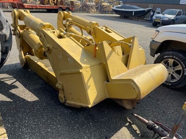CAT D 8 R Ripper - حراث تحت التربة - آلات البناء: صور 3 CAT D 8 R Ripper - حراث تحت التربة - آلات البناء: صور 3