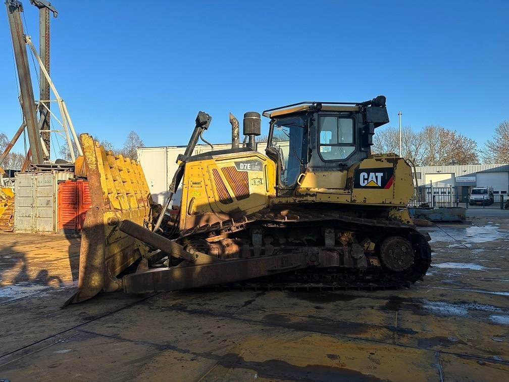CAT D7E - بلدوزر: صور 2 CAT D7E - بلدوزر: صور 2