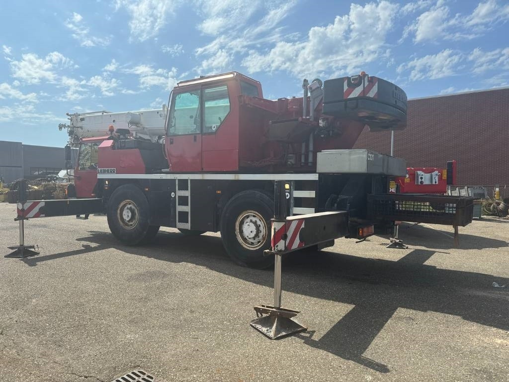 Liebherr LTM 1030-2.1 ( WITH JIB ) - رافعة لجميع التضاريس: صور 3 Liebherr LTM 1030-2.1 ( WITH JIB ) - رافعة لجميع التضاريس: صور 3