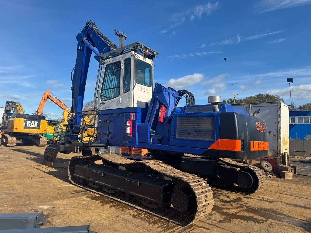 Liebherr R 924 B EW - حفارة النقل والشحن: صور 5 Liebherr R 924 B EW - حفارة النقل والشحن: صور 5