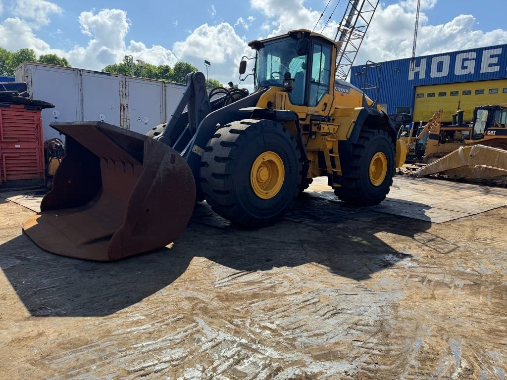 Volvo L 220 H ( WITH NEW TYRES ) - اللودر بعجل: صور 1 Volvo L 220 H ( WITH NEW TYRES ) - اللودر بعجل: صور 1
