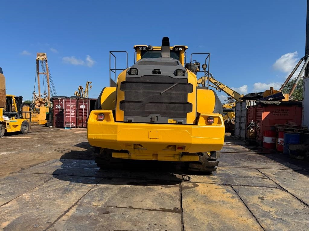Volvo L 220 H ( WITH NEW TYRES ) - اللودر بعجل: صور 4 Volvo L 220 H ( WITH NEW TYRES ) - اللودر بعجل: صور 4