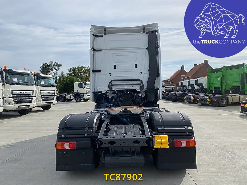 Mercedes-Benz Actros 1845 - شاحنة جرار: صور 4 Mercedes-Benz Actros 1845 - شاحنة جرار: صور 4