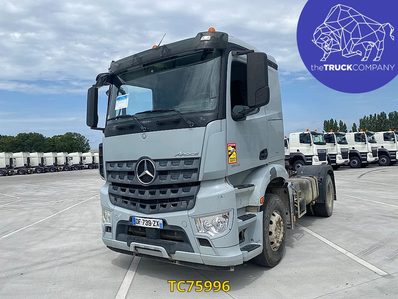 Mercedes-Benz Arocs 1843 - شاحنة جرار: صور 1 Mercedes-Benz Arocs 1843 - شاحنة جرار: صور 1