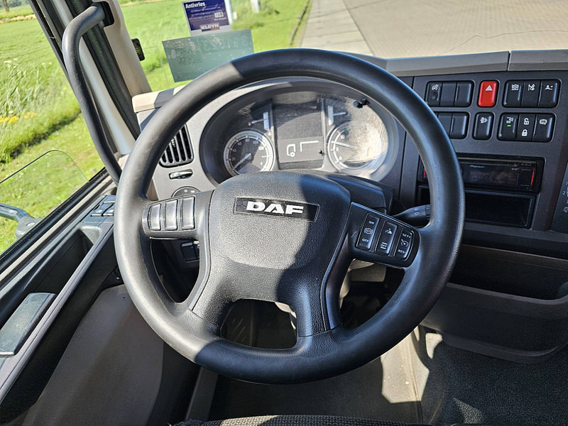 Interior photo 2: بصندوق مغلق شاحنة DAF LF 230 11.9T AIRCO LIFT