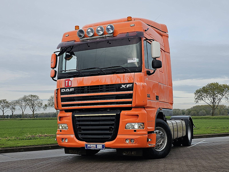 DAF XF 105.460 - شاحنة جرار: صور 1 DAF XF 105.460 - شاحنة جرار: صور 1