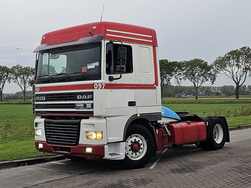 DAF XF 95.380 SPACECAB EURO 2 - شاحنة جرار: صور 2 DAF XF 95.380 SPACECAB EURO 2 - شاحنة جرار: صور 2