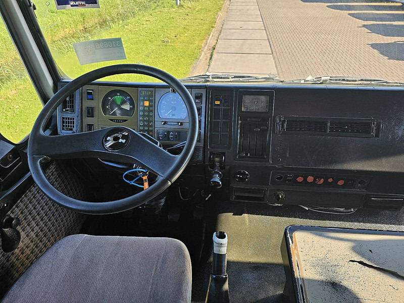 Interior photo 1: MAN 32.403 F90 8X4 MANUAL STEEL إيجار MAN 32.403 F90 8X4 MANUAL STEEL