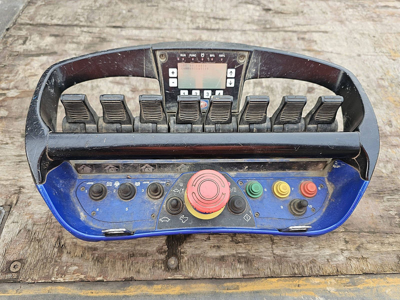 شاحنات مسطحة, شاحنة كرين Scania R490: صور 14