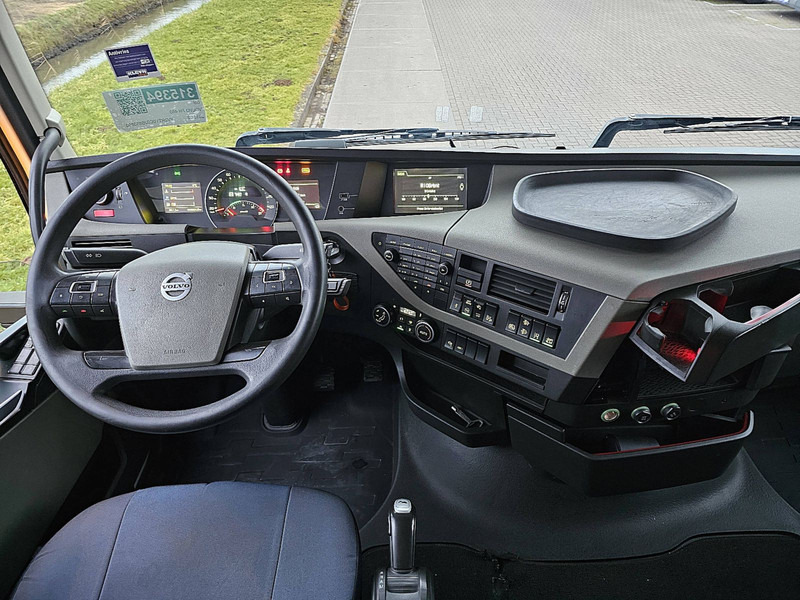 Interior photo 1: شاحنة جرار Volvo FH 460 6X2/4 ADR ALCOA'S