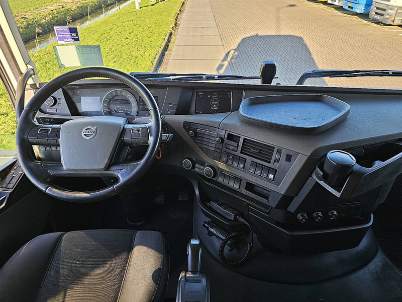Interior photo 1: شاحنة جرار Volvo FH 460 ALCOA'S I-SEE ACC