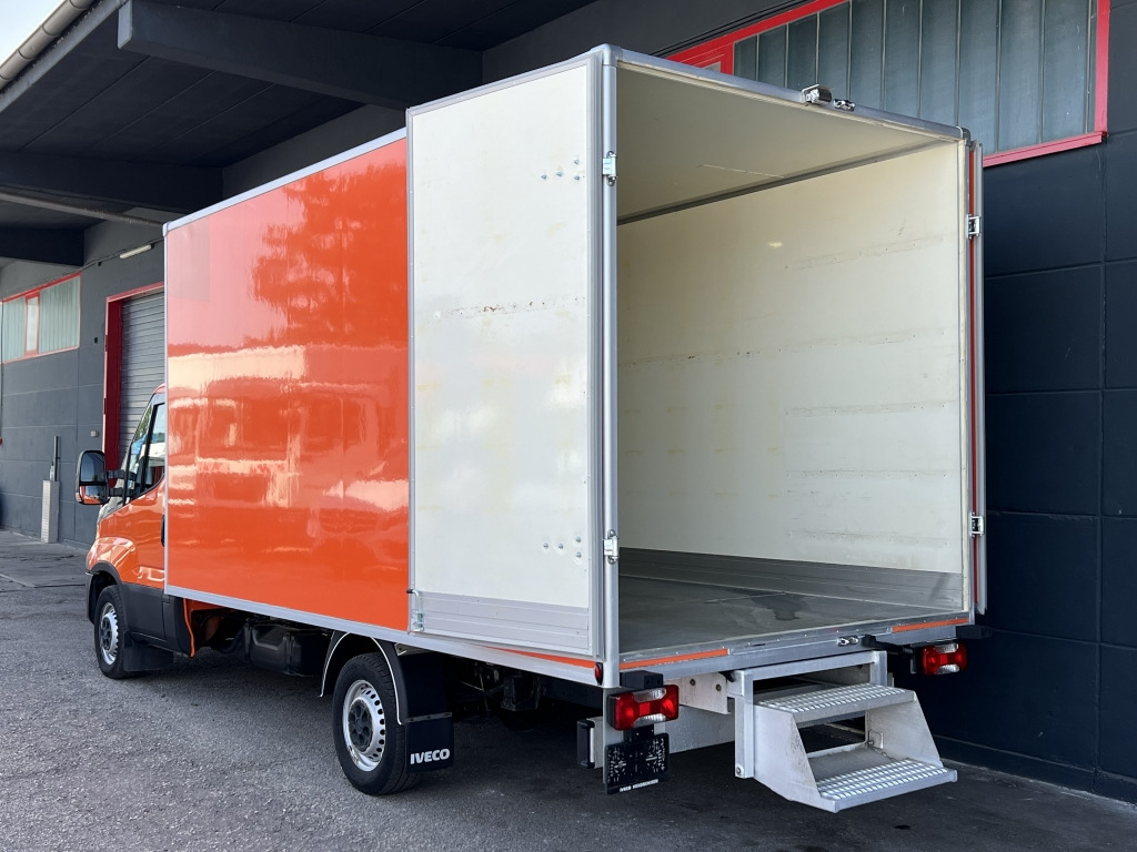 Iveco Daily 35S14 MAXI 4,35m Portaltüren Klima Kamera - الشاحنات الصغيرة صندوق مغلق: صور 4 Iveco Daily 35S14 MAXI 4,35m Portaltüren Klima Kamera - الشاحنات الصغيرة صندوق مغلق: صور 4