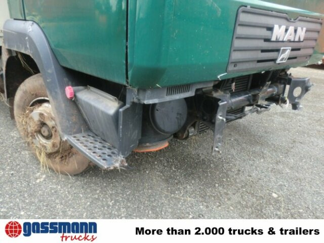 MAN L33 8.180 C 4x2, Unfallfahrzeug mit - بصندوق مغلق شاحنة: صور 4 MAN L33 8.180 C 4x2, Unfallfahrzeug mit - بصندوق مغلق شاحنة: صور 4