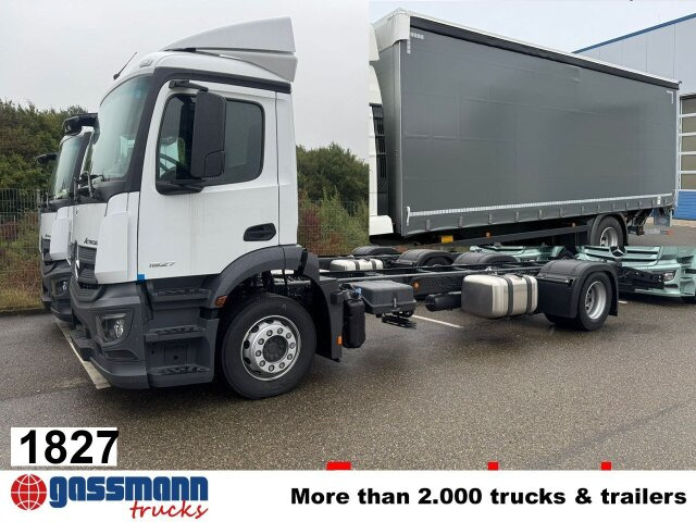 Mercedes-Benz Actros 1827/30 L 4x2, Gardine, LBW - شاحنات مسطحة: صور 1 Mercedes-Benz Actros 1827/30 L 4x2, Gardine, LBW - شاحنات مسطحة: صور 1