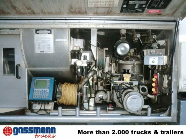 Mercedes-Benz SK 1824 L 4x2, Esterer Tankaufbau ca. 13.100l, 2 - شاحنة صهريج: صور 2 Mercedes-Benz SK 1824 L 4x2, Esterer Tankaufbau ca. 13.100l, 2 - شاحنة صهريج: صور 2