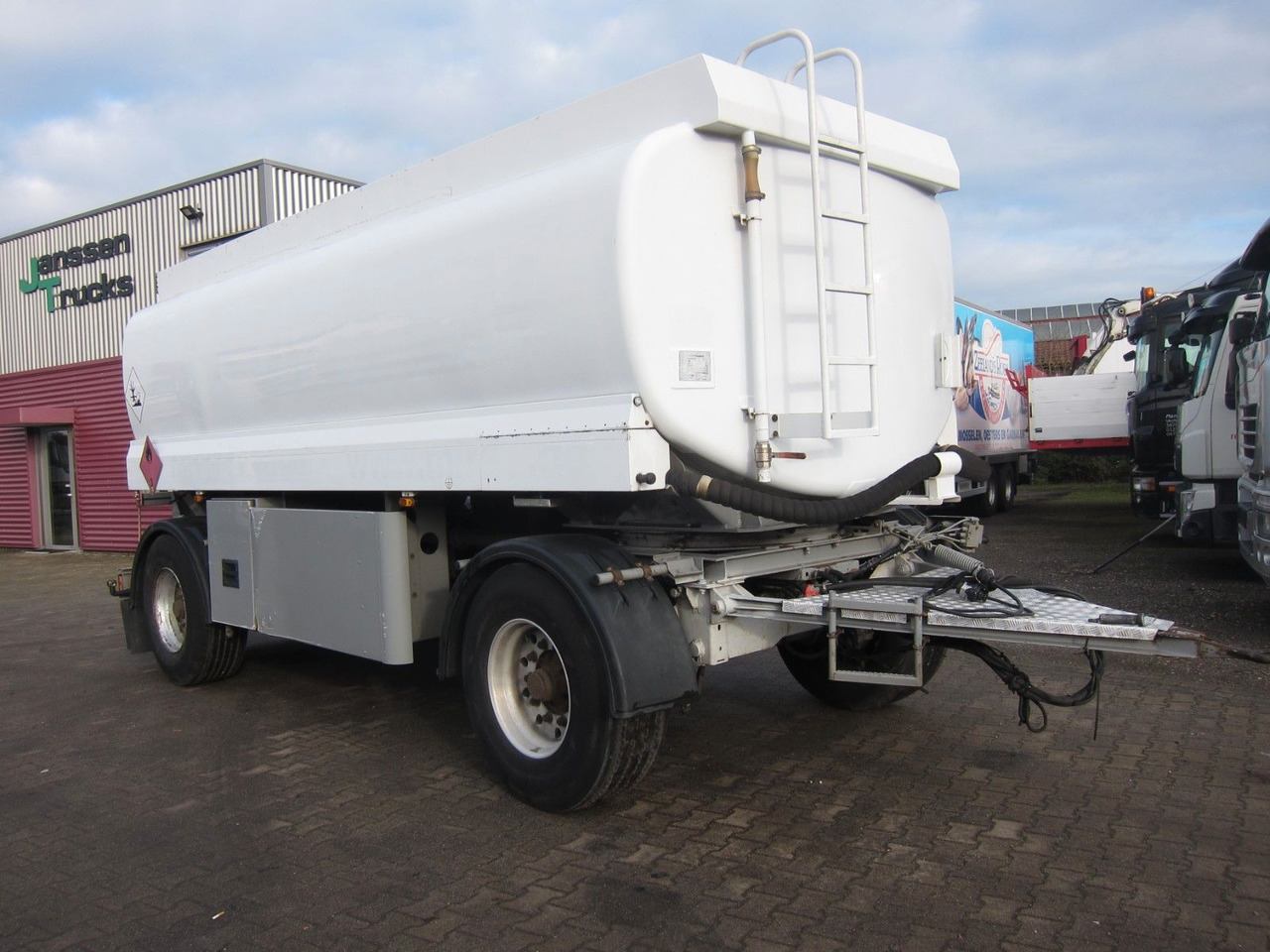 Lindner & Fischer 18400ltr 3 Kammern Oben-Unten - مقطورة صهريج: صور 1 Lindner & Fischer 18400ltr 3 Kammern Oben-Unten - مقطورة صهريج: صور 1