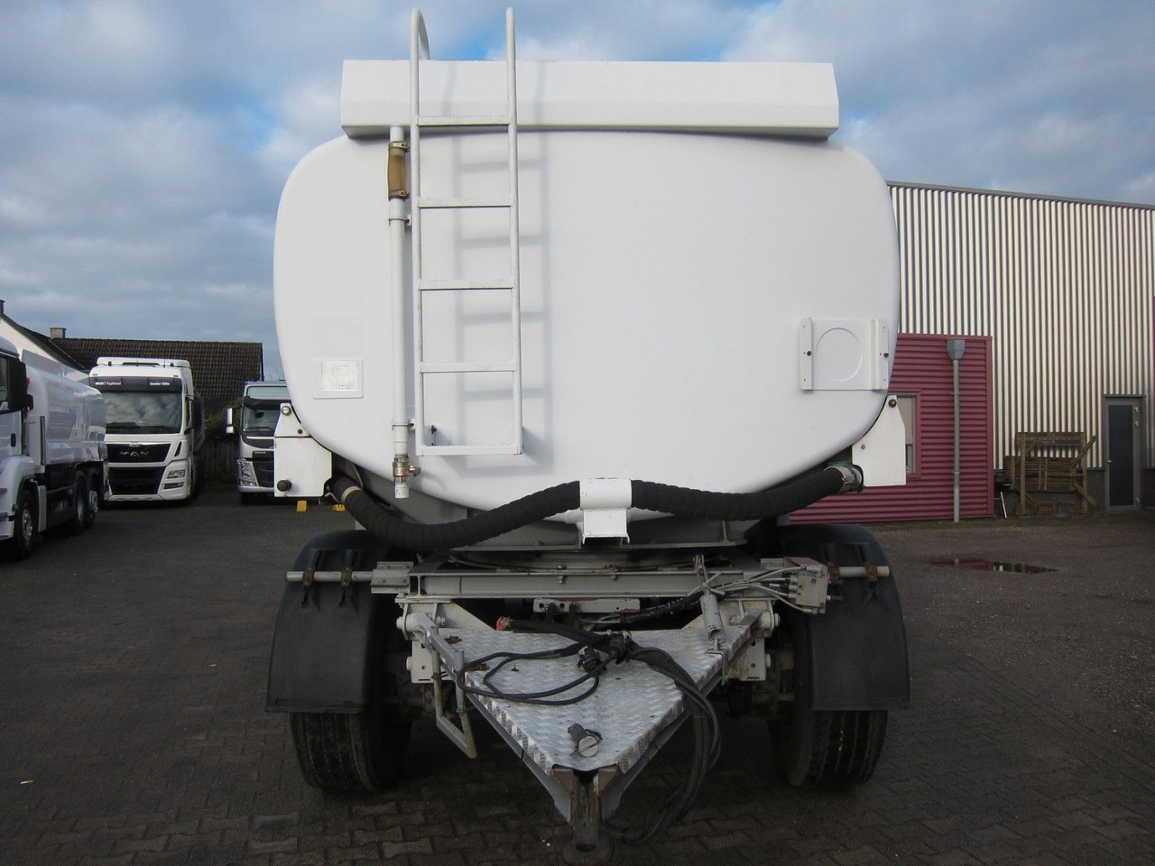 Lindner & Fischer 18400ltr 3 Kammern Oben-Unten - مقطورة صهريج: صور 2 Lindner & Fischer 18400ltr 3 Kammern Oben-Unten - مقطورة صهريج: صور 2