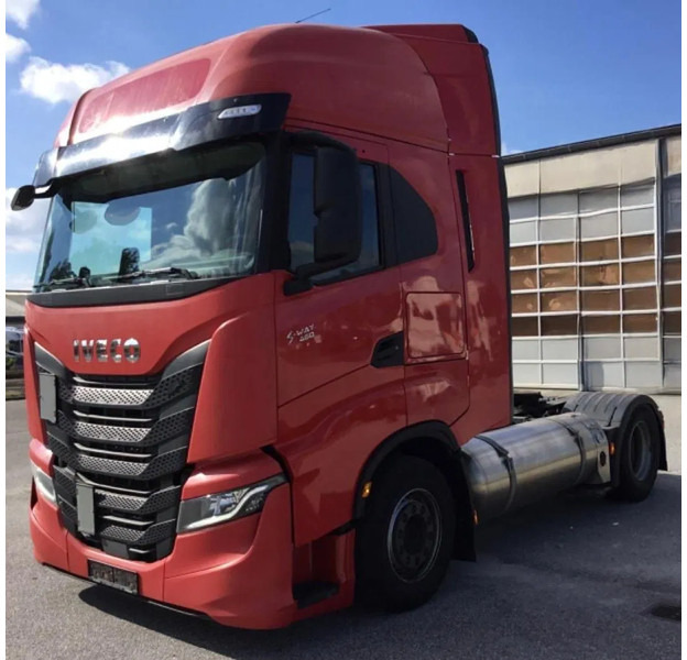 Iveco S-WAY 460 LNG - 4x2 - Retarder - Full air - شاحنة جرار: صور 3 Iveco S-WAY 460 LNG - 4x2 - Retarder - Full air - شاحنة جرار: صور 3