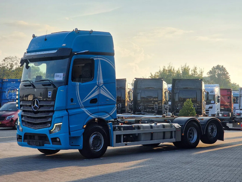 Mercedes-Benz Actros 2553 6x2 - BDF - Retarder - 4.90 WB - Loadlift - Full air - شاحنات الحاويات / جسم علوي قابل للتغيير شاحنة: صور 3 Mercedes-Benz Actros 2553 6x2 - BDF - Retarder - 4.90 WB - Loadlift - Full air - شاحنات الحاويات / جسم علوي قابل للتغيير شاحنة: صور 3