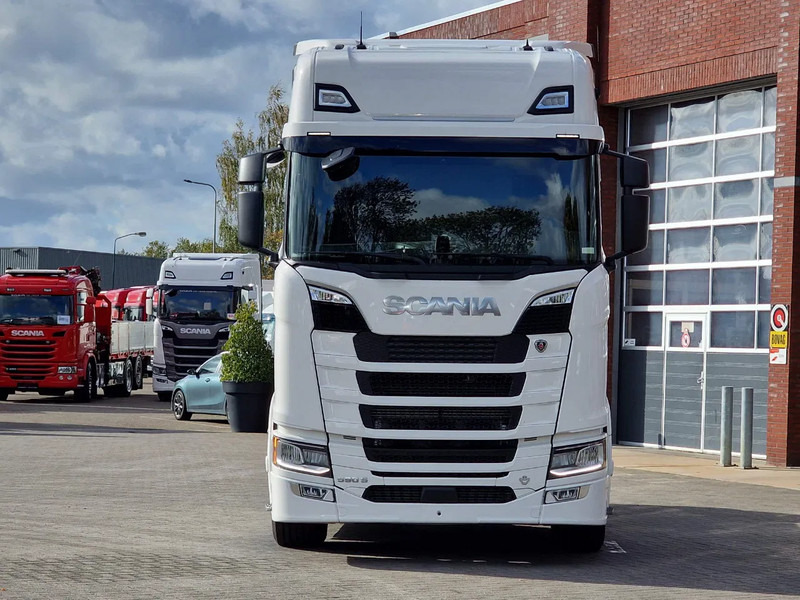 Scania 590S V8 NGS Highline 4x2 - New - Retarder - Leather - Alloy wheels Led - Navi - NEW! - شاحنة جرار: صور 2 Scania 590S V8 NGS Highline 4x2 - New - Retarder - Leather - Alloy wheels Led - Navi - NEW! - شاحنة جرار: صور 2