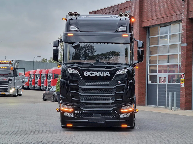 Scania 590S V8 NGS Highline 4x2 - New show truck - Full spec - Retarder - Leather - Full air - BUFFL - شاحنة جرار: صور 4 Scania 590S V8 NGS Highline 4x2 - New show truck - Full spec - Retarder - Leather - Full air - BUFFL - شاحنة جرار: صور 4