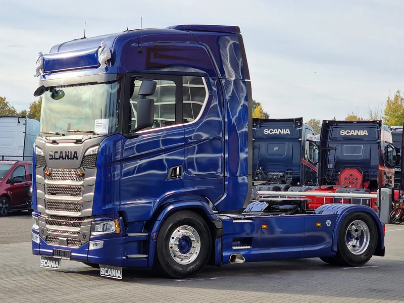 Scania 660S V8 NGS Highline 4x2 - Full spec - Retarder - Night Clima - Leather - Led - Full air - New Dashboard - شاحنة جرار: صور 3 Scania 660S V8 NGS Highline 4x2 - Full spec - Retarder - Night Clima - Leather - Led - Full air - New Dashboard - شاحنة جرار: صور 3