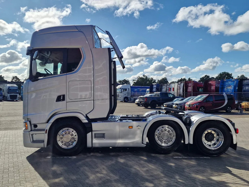 Scania 660S V8 NGS Highline 6x2/4 - New - Full spec - Retarder - Night clima - Led - Leather - Navi - شاحنة جرار: صور 4 Scania 660S V8 NGS Highline 6x2/4 - New - Full spec - Retarder - Night clima - Led - Leather - Navi - شاحنة جرار: صور 4