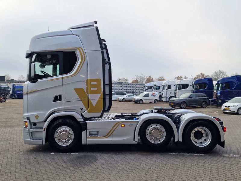Scania 660S V8 NGS Highline 6x2/4 - New - Full spec - Retarder - Night clima - Led - Leather - Navi - شاحنة جرار: صور 4 Scania 660S V8 NGS Highline 6x2/4 - New - Full spec - Retarder - Night clima - Led - Leather - Navi - شاحنة جرار: صور 4