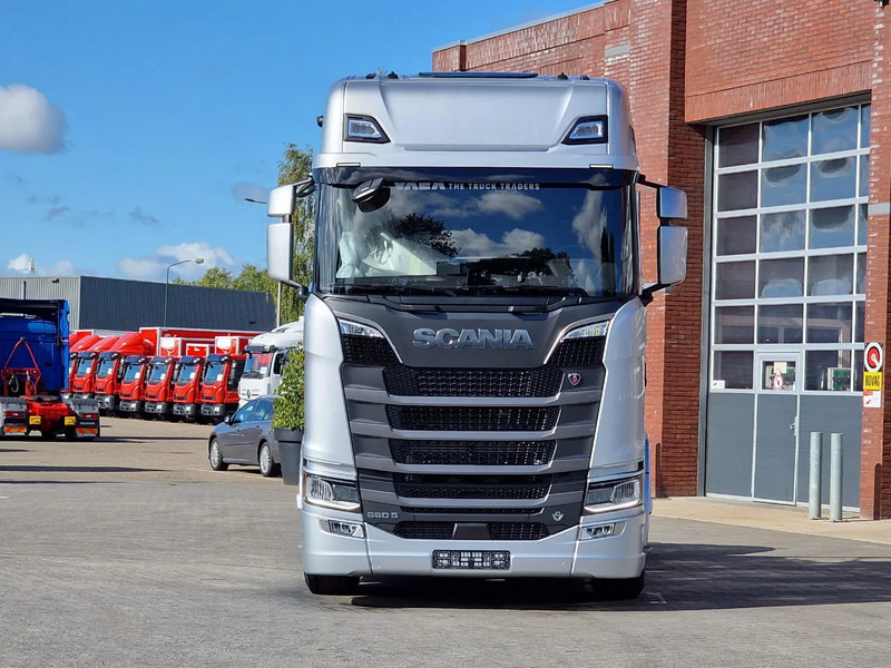 Scania 660S V8 NGS Highline 6x2/4 - New - Full spec - Retarder - Night clima - Led - Leather - Navi - شاحنة جرار: صور 2 Scania 660S V8 NGS Highline 6x2/4 - New - Full spec - Retarder - Night clima - Led - Leather - Navi - شاحنة جرار: صور 2
