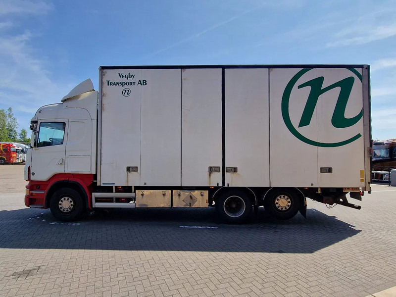 Scania R500 V8 Highline 6x2*4 - Box with side doors - Loadlift - Manual gearbox with retarder - Full air - Steering axle - بصندوق مغلق شاحنة: صور 4 Scania R500 V8 Highline 6x2*4 - Box with side doors - Loadlift - Manual gearbox with retarder - Full air - Steering axle - بصندوق مغلق شاحنة: صور 4