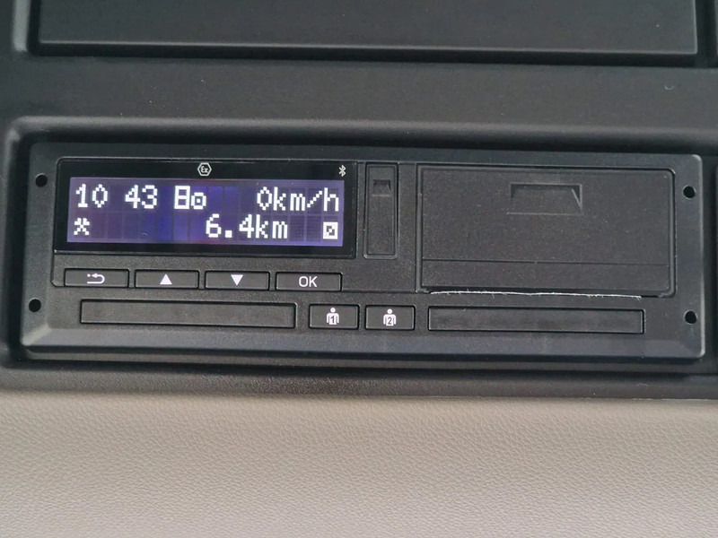 شاحنة جرار Scania S460 Highline 4x2 - Lowdeck - New - Retarder - Night clima - 2x tank - Led - Full spoiler: صور 16 شاحنة جرار Scania S460 Highline 4x2 - Lowdeck - New - Retarder - Night clima - 2x tank - Led - Full spoiler: صور 16