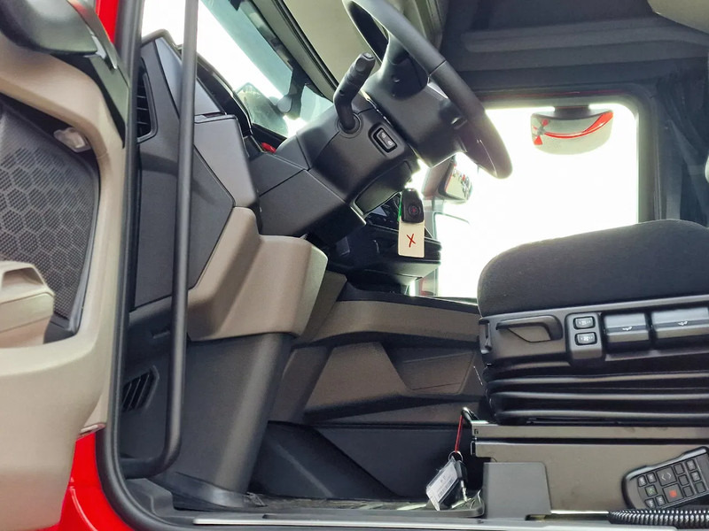 شاحنة جرار Scania S460 Highline 4x2 - Lowdeck - New - Retarder - Night clima - 2x tank - Led - Full spoiler: صور 9 شاحنة جرار Scania S460 Highline 4x2 - Lowdeck - New - Retarder - Night clima - 2x tank - Led - Full spoiler: صور 9