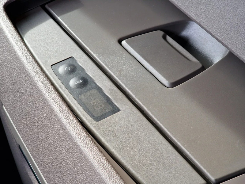 شاحنة جرار Scania S460 Highline 4x2 - Lowdeck - New - Retarder - Night clima - 2x tank - Led - Full spoiler: صور 18 شاحنة جرار Scania S460 Highline 4x2 - Lowdeck - New - Retarder - Night clima - 2x tank - Led - Full spoiler: صور 18